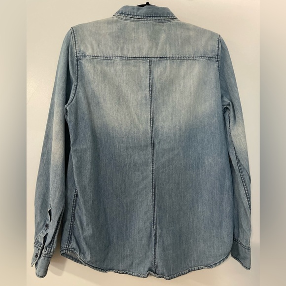 Women’s Denim Button-down Shirt - Picture 4 of 4